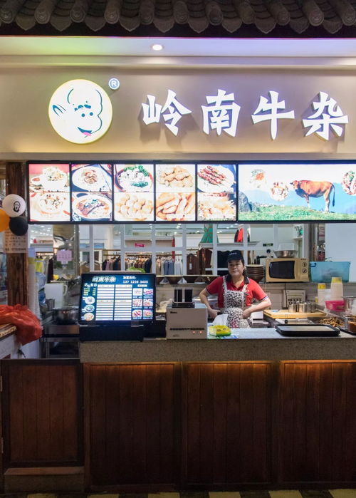 超千款美食人均15元！东城这条街，何以成为白领排队也要吃的“饭堂”？